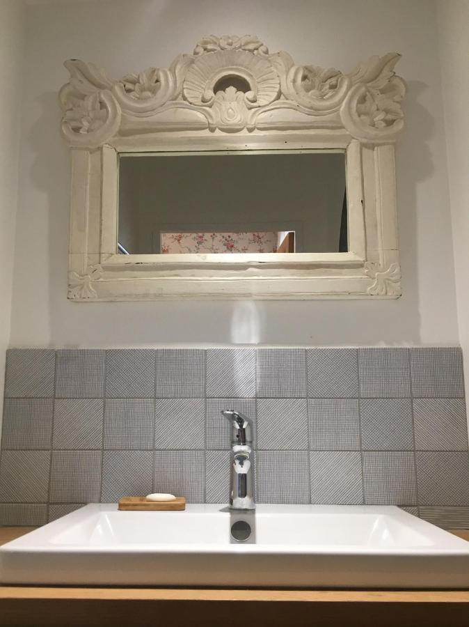 Bed & Breakfast Aux Tourelles 1888 - Tres Proche Lyon 2*