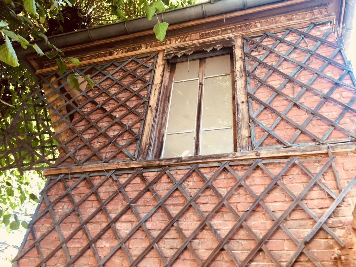 Aux Tourelles 1888 - Tres Proche Lyon Bed & Breakfast